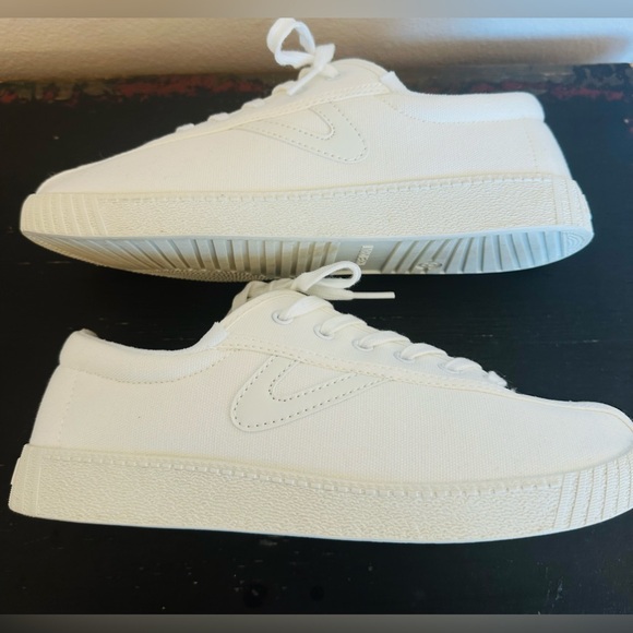 NWOT Women’s Nylite Tretorn Sneakers - Picture 5 of 8